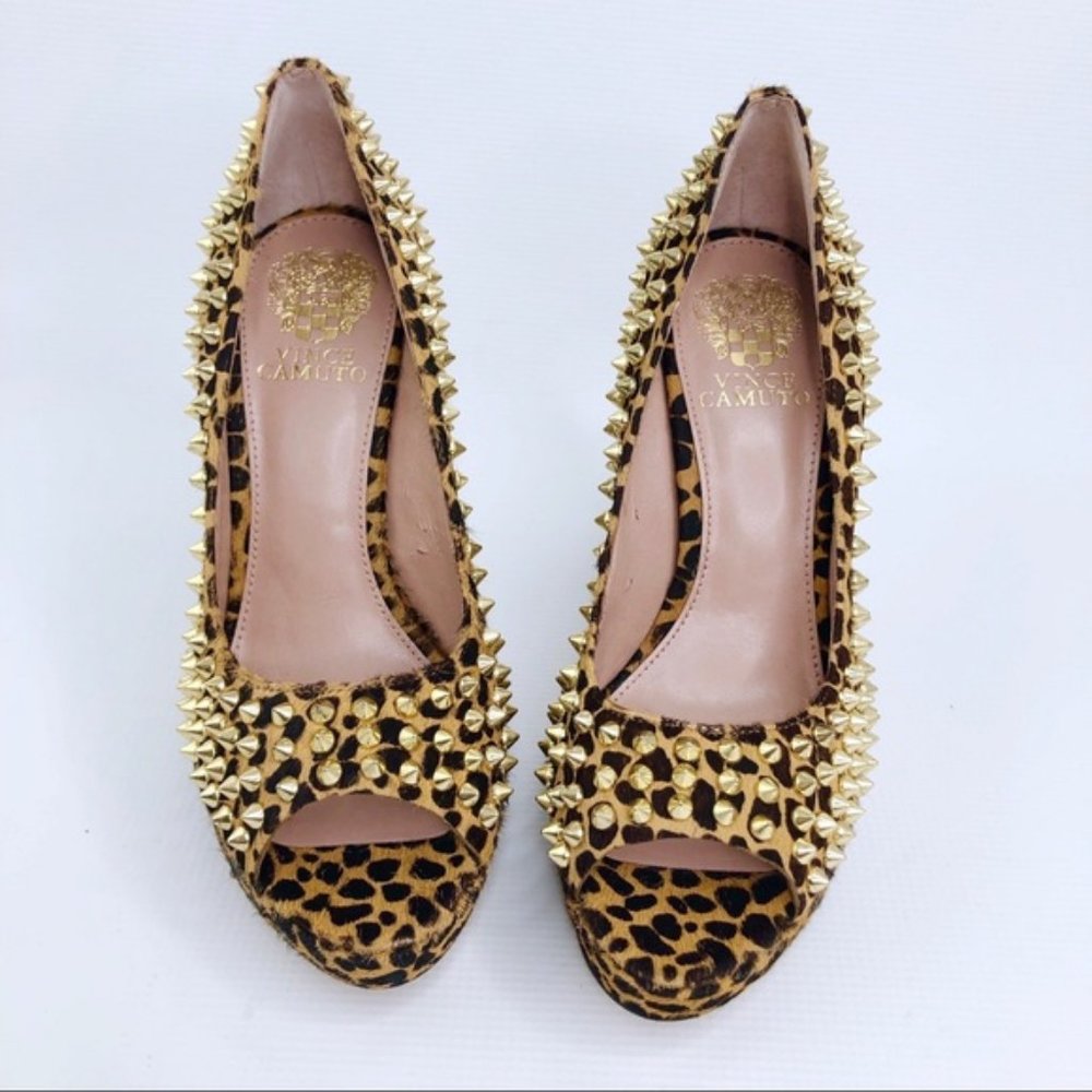 VINCE CAMUTO Mandie Studded Cheetah  Pump 7